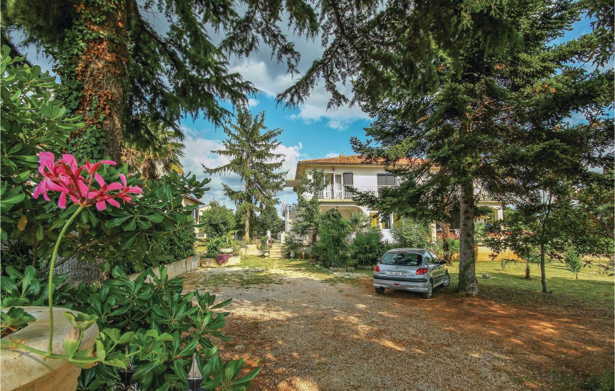 2 Bedroom Pet Friendly Apartment In Lovrecica Exterior foto